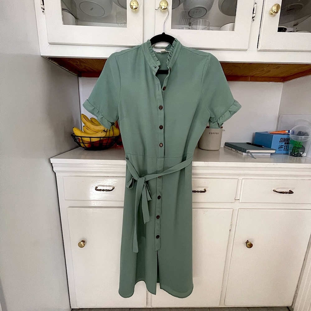 Green dress with a waist tie